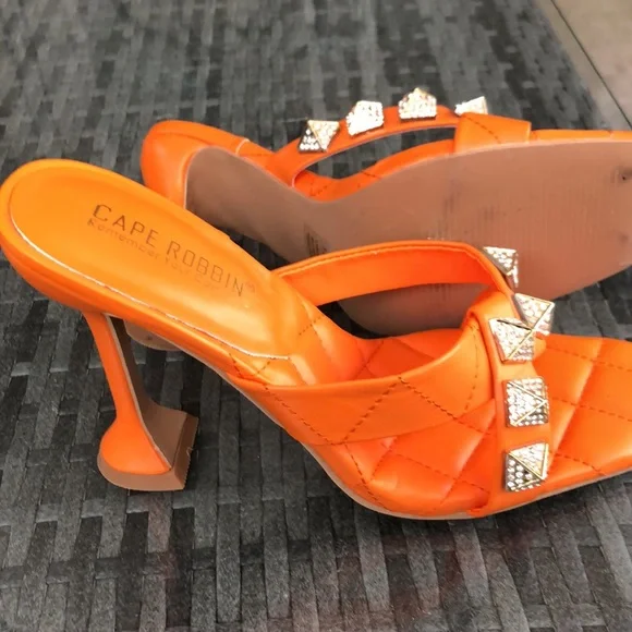 Cape Robbin (7.5) UEC orange/gold slide on sandal Rhinestone bling cute! - Picture 1 of 9
